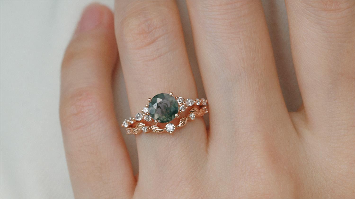Are Vintage Women's Engagement Rings Making a Comeback?